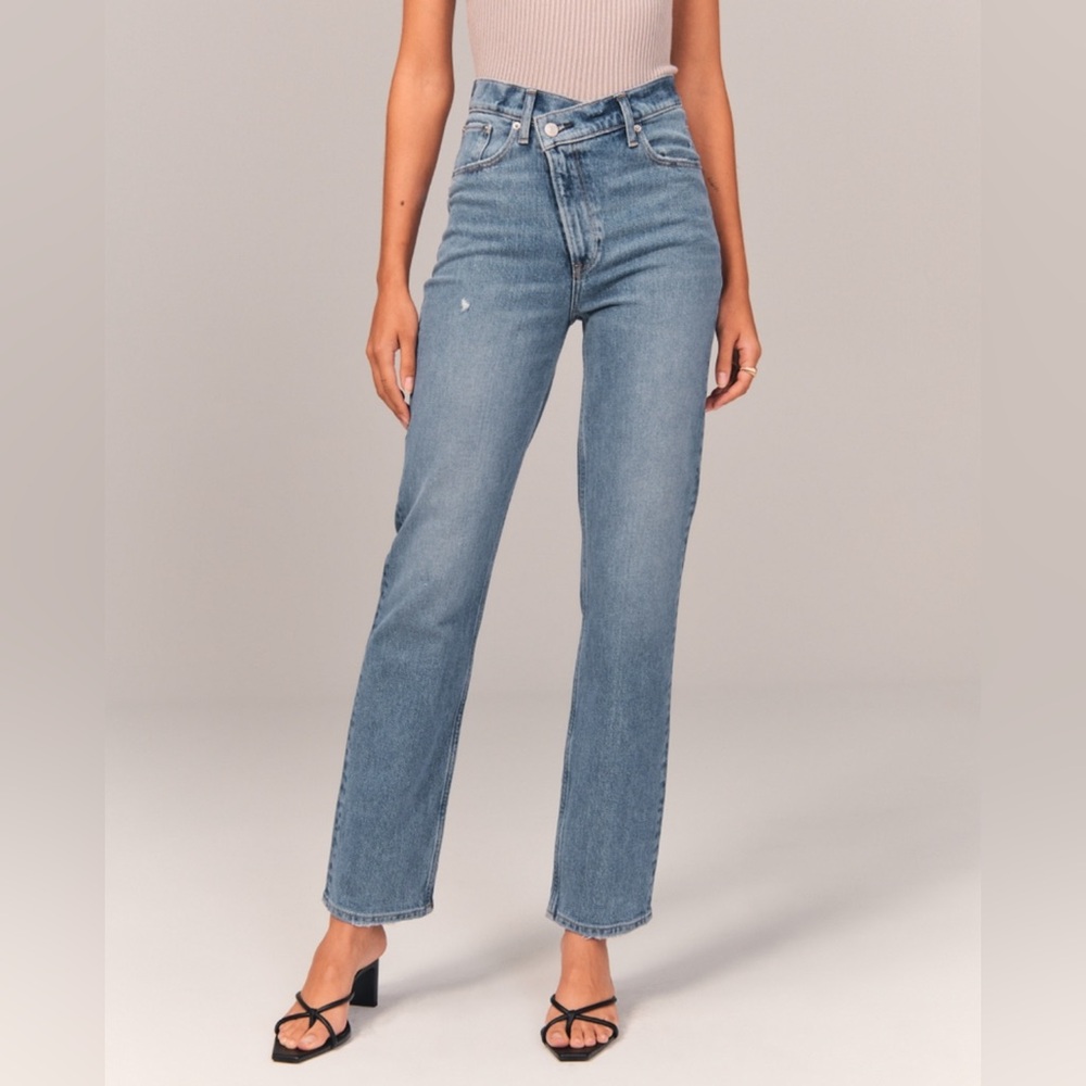 Abercrombie 90s Ultra High rise Straight Leg